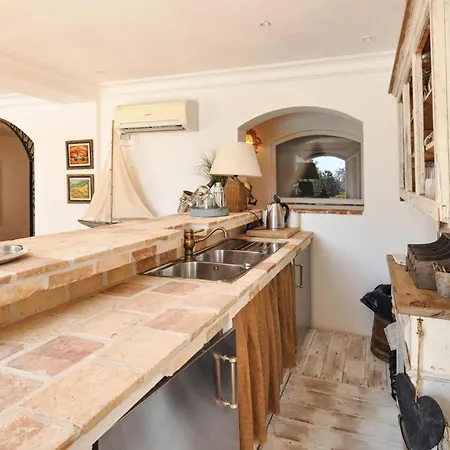 In Les Adrets D Lesterel With Kitchen Hébergement de vacances *